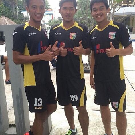 MitraMania's tweet photo. Rudi Widodo besama Tim saat latihan ringan hari ini https://t.co/qyI7PxZFyQ