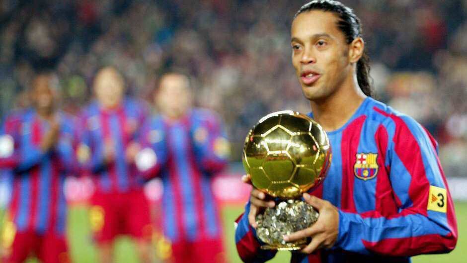 Footballtweet's tweet photo. Happy birthday to Ronaldinho. The magician turns 36 today. 💥🇧🇷 https://t.co/toGDW5ln5p