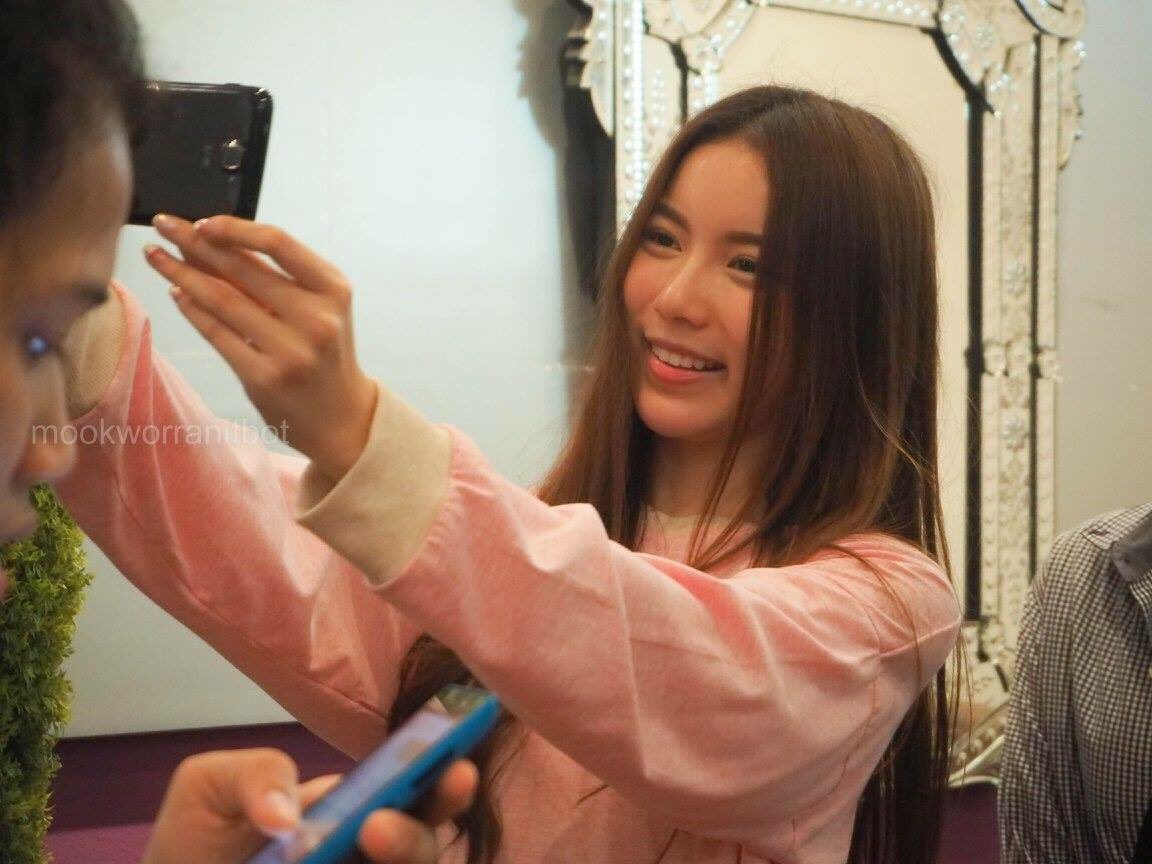 mookworranitbot's tweet photo. 20.04.16 DatewithMook ❤️ cc:@MookWorranit https://t.co/ZFTQ0Ap48D