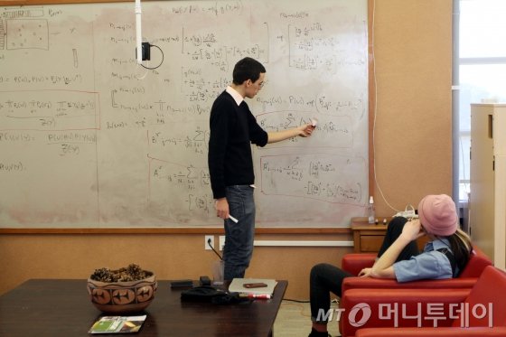 [머니투데이] "美노벨상 수상자, 이민자가 더 많아요"
- 미국 혁신기업들의 글로벌 인재전쟁
▶goo.gl/P2fQQJ
#이자스민 #새누리당 #비례대표 #이민정책