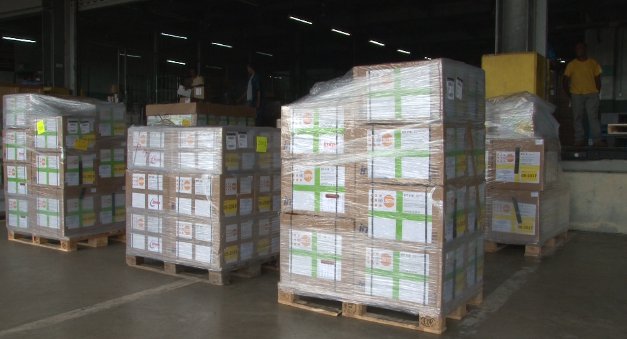 FijiOneNews's tweet photo. $230,000 worth of health kits for affected communities
https://t.co/zUvVttPeor
#TCWinstonAftermath @UNFPAPacific https://t.co/M8sUTNs8p8