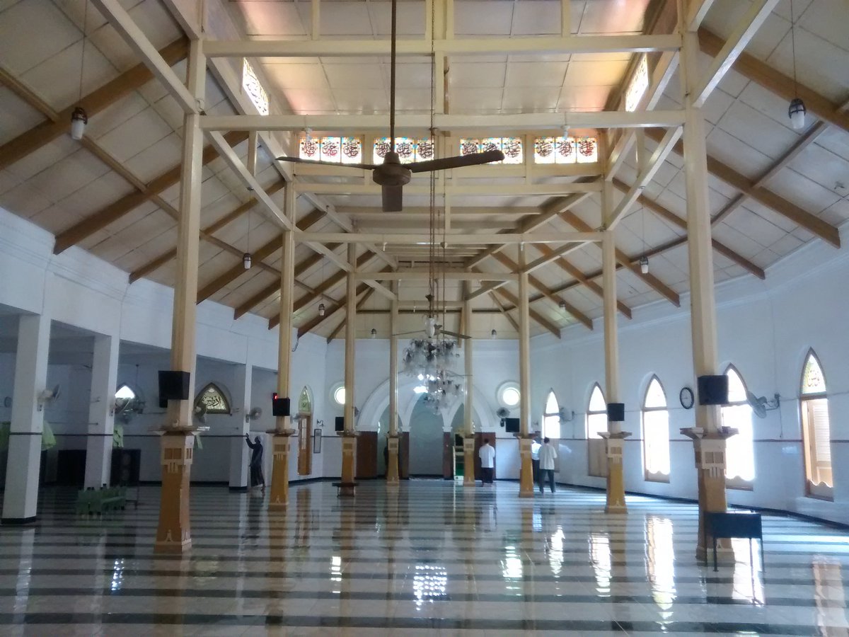 arvanpay's tweet photo. Masjid Jami Peneleh

Terletak di Jl Peneleh V tercatat sebagai masjid tertua di Kota Surabaya yang berdiri pada 1421 https://t.co/m7Cf7AiVlS