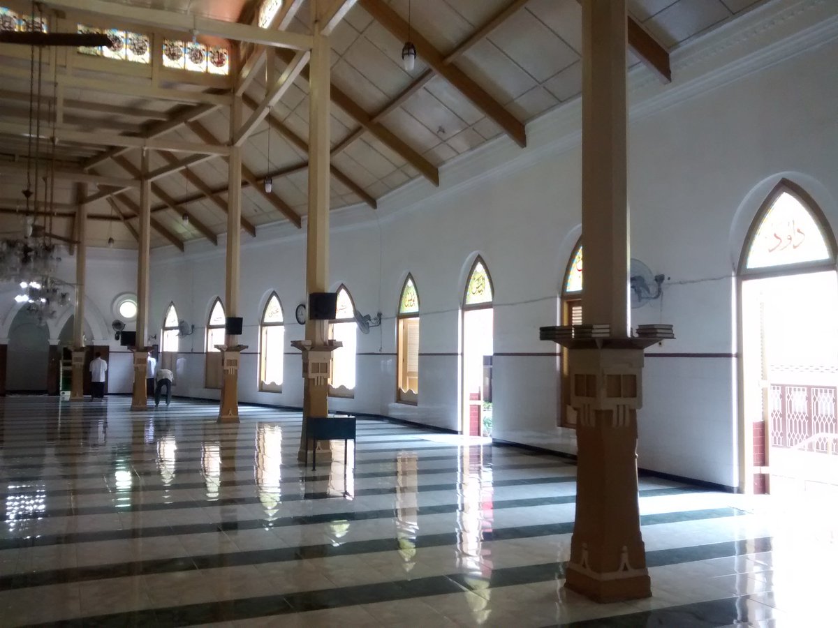 arvanpay's tweet photo. Masjid Jami Peneleh

Terletak di Jl Peneleh V tercatat sebagai masjid tertua di Kota Surabaya yang berdiri pada 1421 https://t.co/m7Cf7AiVlS