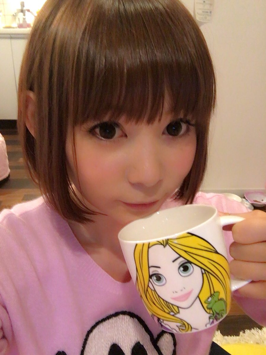 しょこたんがショートヘアをさらにカット 春イメチェンの参考にもなりそうなスタイルを分析 耳マン