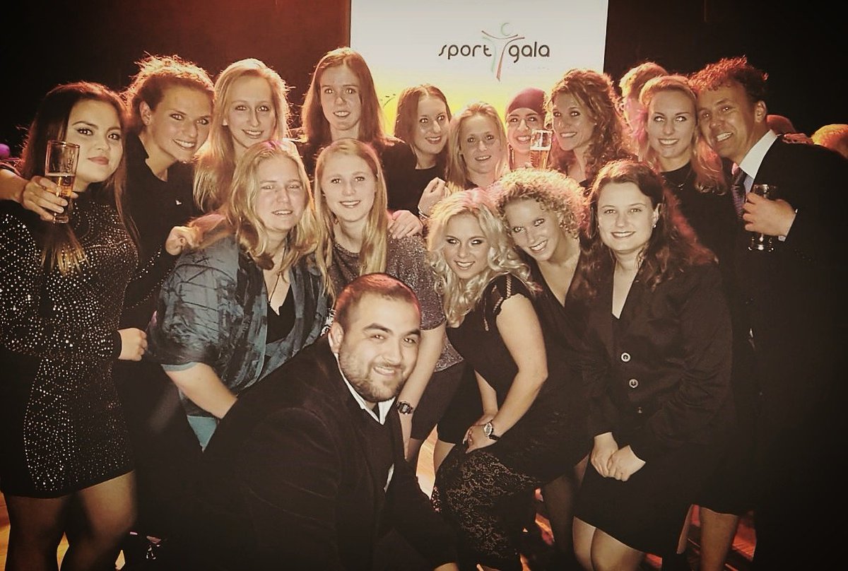 BSCdames1's tweet photo. Sportgala 2016 #Roosendaal #sportploeg #bscdames1 https://t.co/1UuCRTwyVl