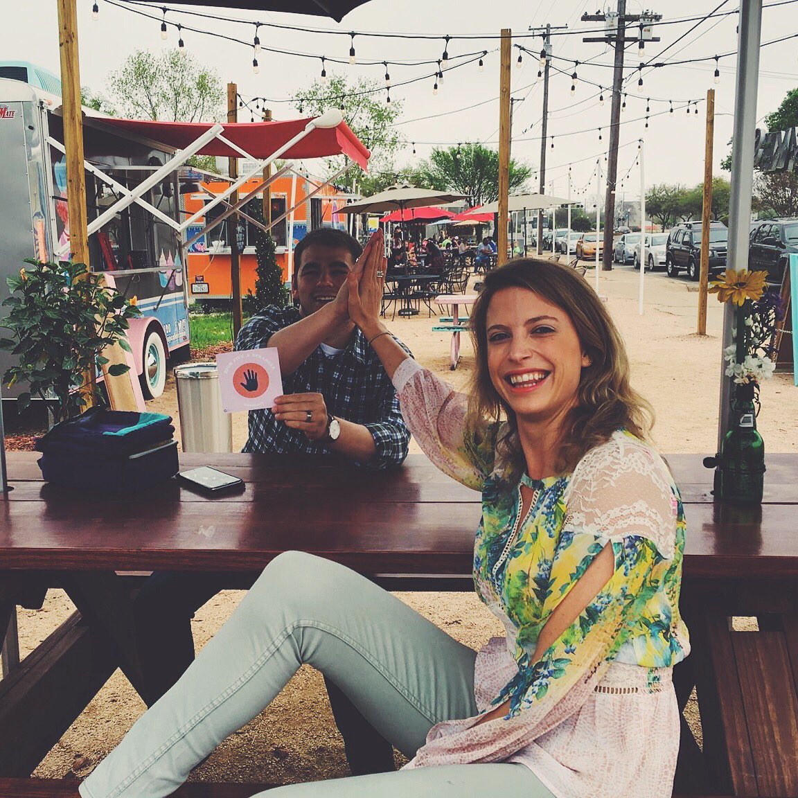 samenessproject's tweet image. So good to see our #HighFiveAStranger coupon cards making palms connect in Texas!