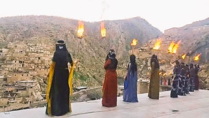PinarAYDINLAR's tweet photo. Newroz piroz be!
Zalım Dehak'a karşı demirci Kawa nın özgürlük aşkıyla... https://t.co/Si3xenERxJ