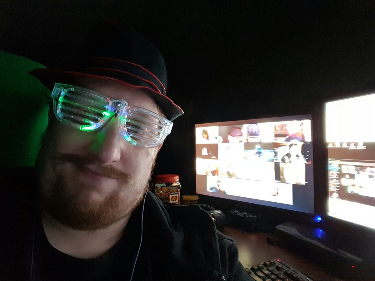 AegonTV's tweet photo. Ceremony Selfie Sunday #CFFForever @Rizeupgaming @WTG_ReV https://t.co/edVaLNxFmr