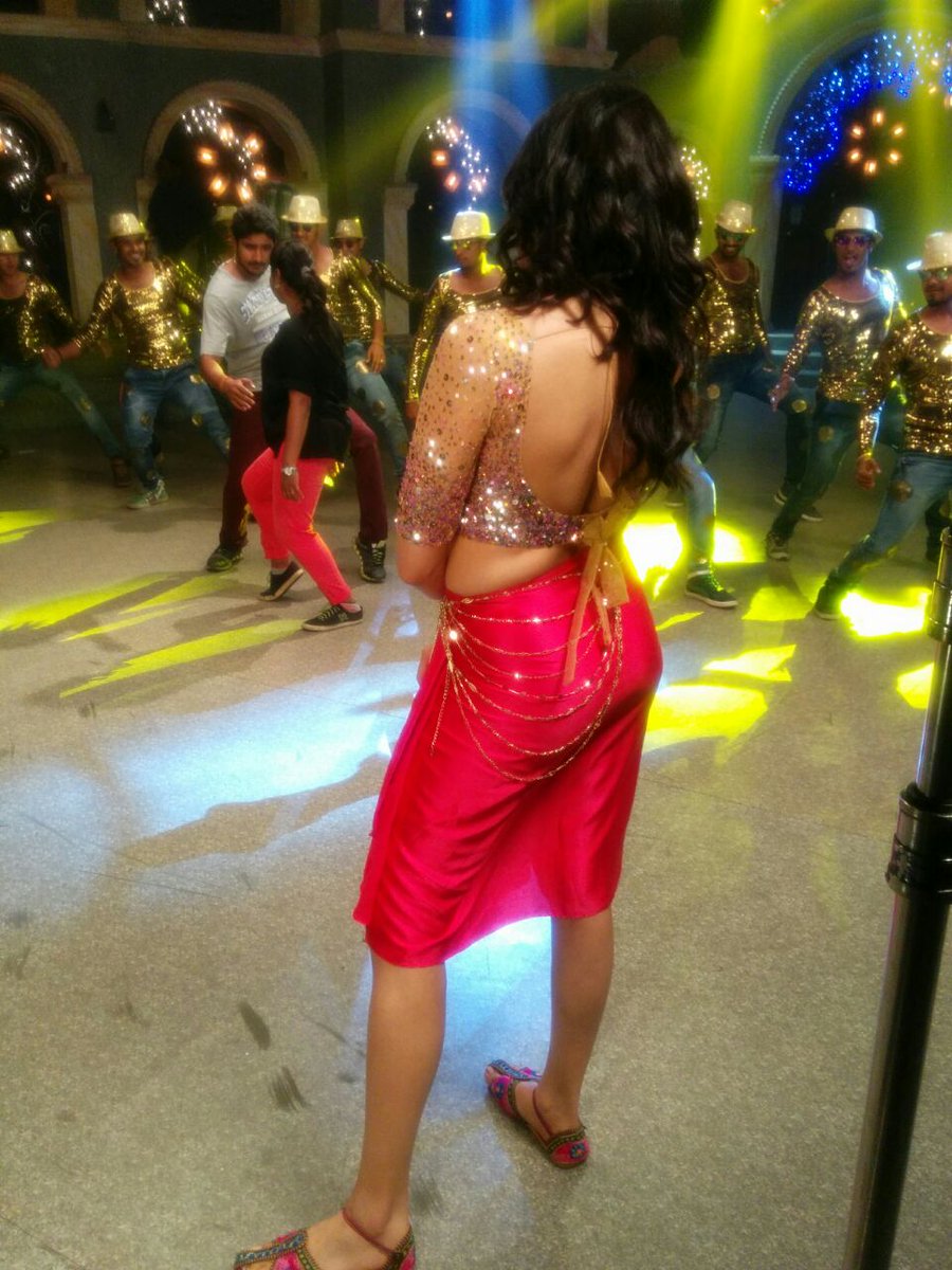 adah_sharma's tweet photo. Thank u @iam_str for #MamanWaiting  😍 #INA #IdhuNammaAalu
@dancersatz for d killer choreography n @dineshkrishnanb https://t.co/KVa0SPncN7