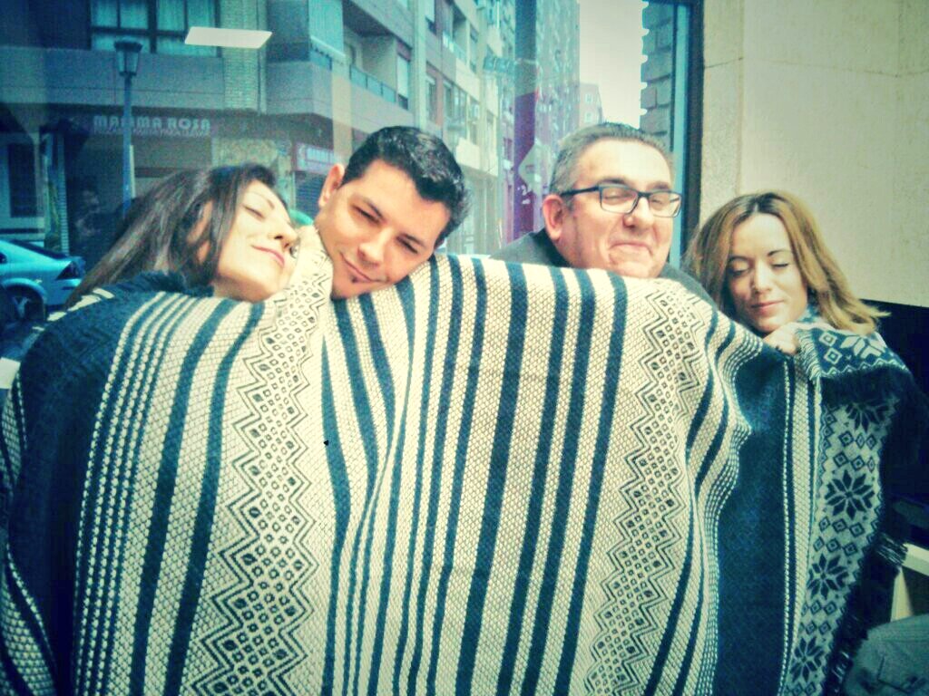 playradiovlc's tweet photo. Buenos días Valencia!Aquí estamos para Lo Que Haga Falta!  @VteAlventosa @stellakrt @Franviannacanta @MariamEscrich https://t.co/fS6hMrOm2i