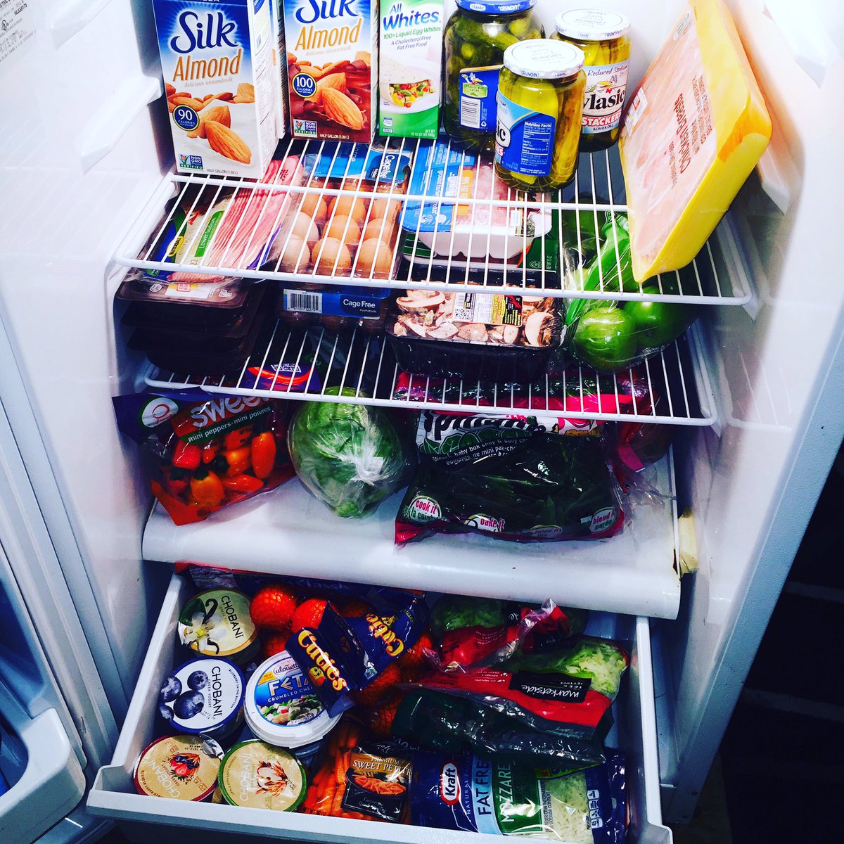 ShawnAtlasFit's tweet photo. How can you say yes to fast food and eating unhealthy when your refrigerator looks like this! #eathealthy #fitness https://t.co/DzgxhhOjZ7
