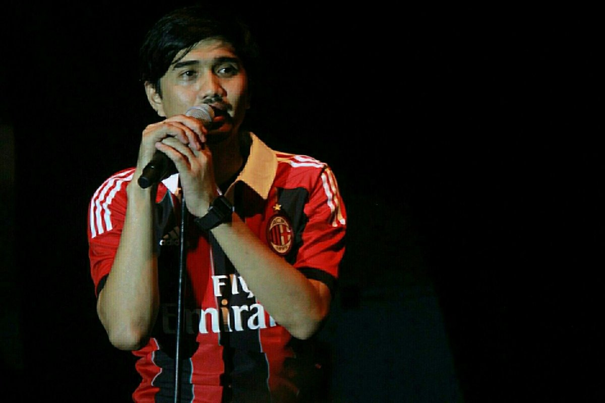 MI_Calcio's tweet photo. Grande 2 idola Milanisti di Pesta Rakyat MI #Ins13me 👏 Grazie Kaka @Duta507 &amp; @rendrasoedjono #weareacmilan 😘 🔴⚫ https://t.co/2hE69blA3A
