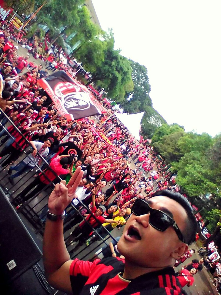 Grande 2 idola Milanisti di Pesta Rakyat MI #Ins13me 👏 Grazie Kaka <a href="/Duta507/">Pak Modjo</a> &amp; <a href="/rendrasoedjono/">rensu</a> #weareacmilan 😘 🔴⚫