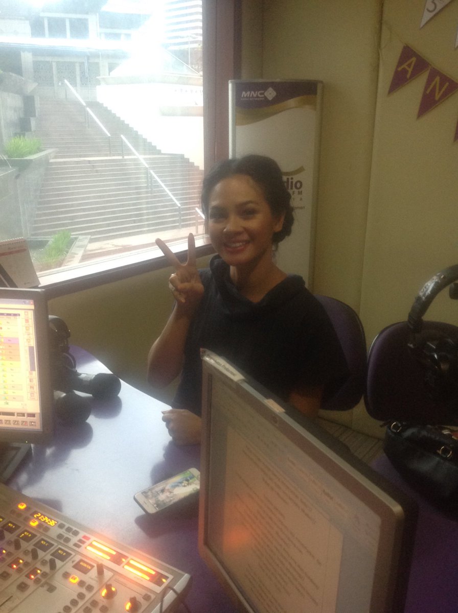 V 106.6 FM Jakarta tweet media
