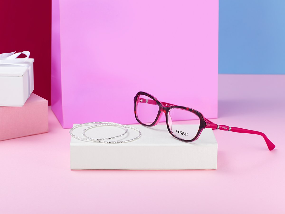 VogueEyewear's tweet photo. The crystals in our #2Circles glasses make it easier to coordinate accessories with shimmer. https://t.co/qzLCIFAhao https://t.co/zg5zc3WODJ