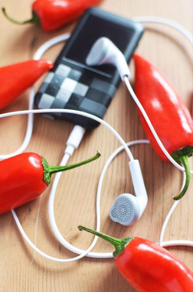 UnsignedChat's tweet photo. Join us at 7pm tonight for more #MusicHourUK. Get your #newmusic ready to share using our hashtag. Please retweet. https://t.co/AN7UxfE9Ti