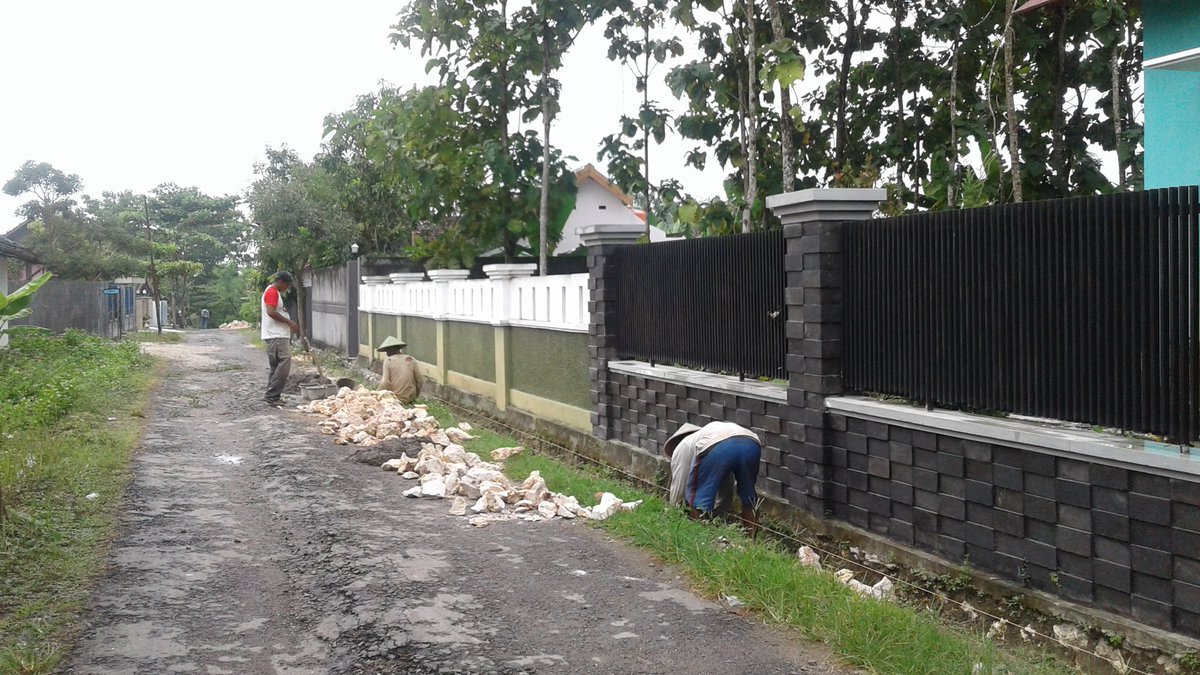 KecTunjungan's tweet photo. Pembangunan drainase rt.1 rw..4 dk.setrotaman kec.tunjungan https://t.co/YHSQjv2WXv