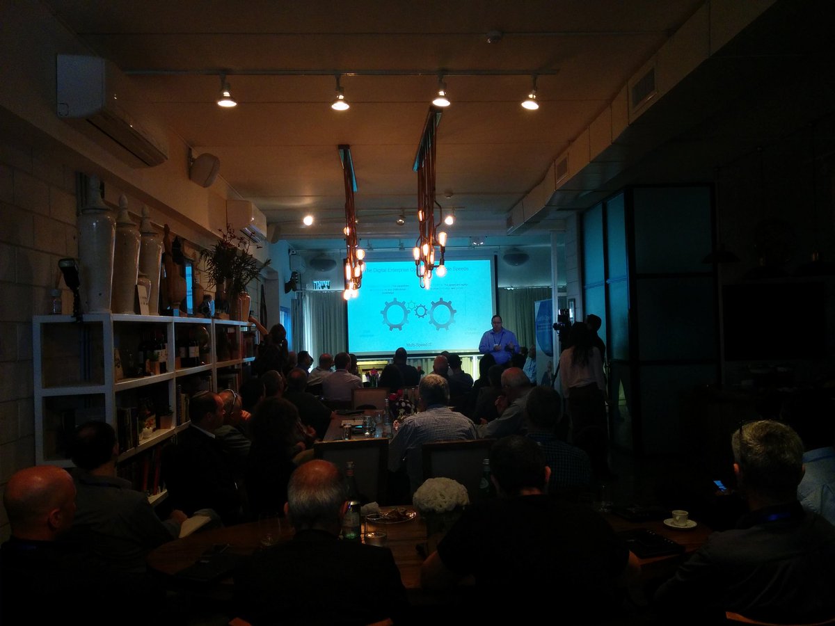 assafken's tweet photo. Dror is showing the multi speed IT and the cloud relevance for it https://t.co/SCkp8XCgoD
