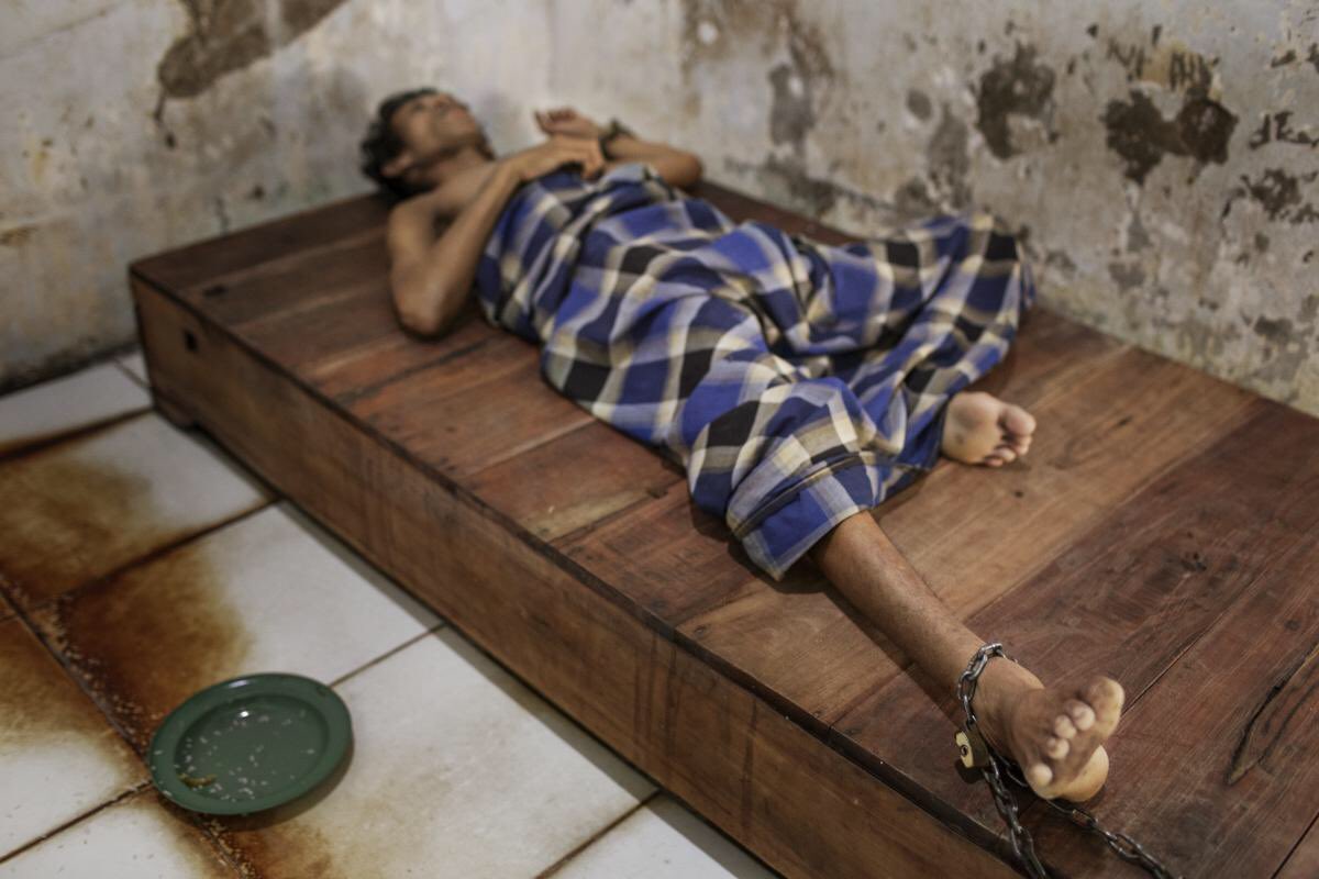 BenJeannerod's tweet photo. #Indonésie: enchaînés dans institutions insalubres pour troubles de santé mentale @hrw @ks7s https://t.co/VBkW3DQtj1 https://t.co/nUzBP9DWEx