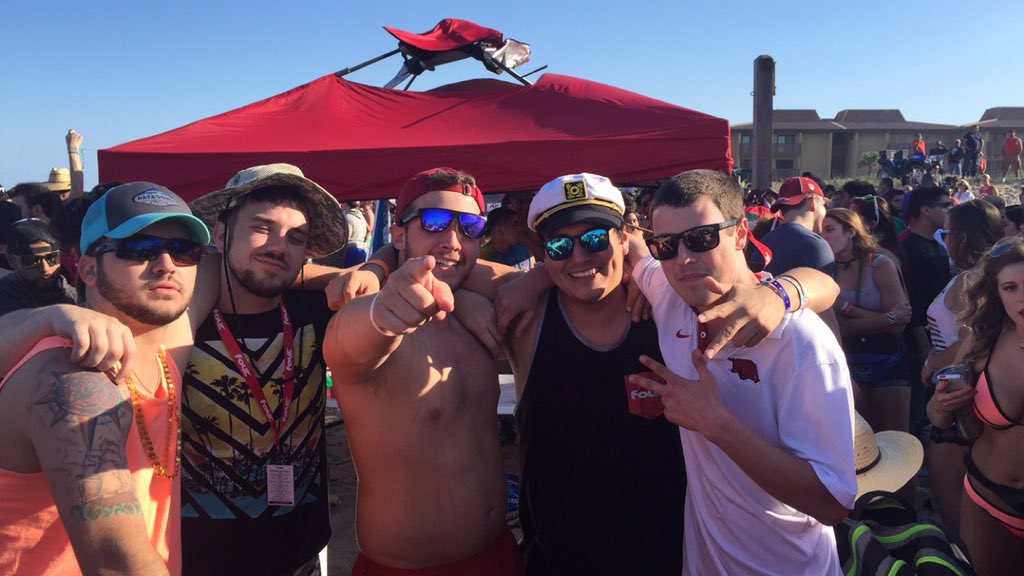 giovani_arreola's tweet photo. This weekend was crazy for sure! #southpadreisland #UME16 https://t.co/ivJK8LEkSN