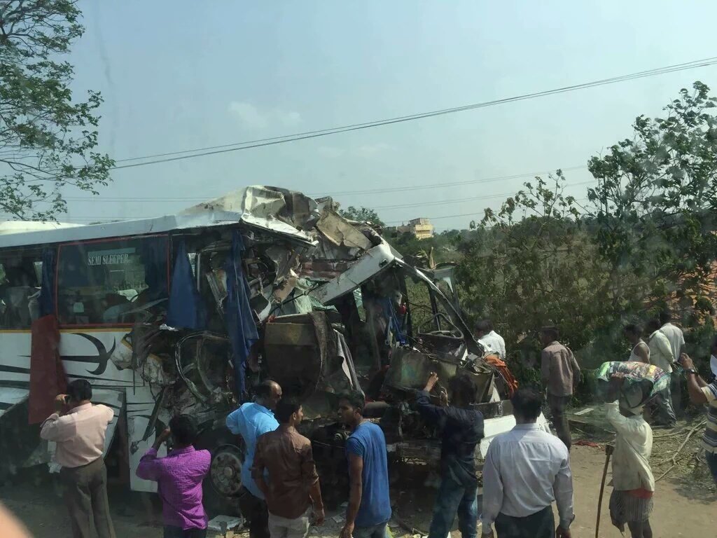 PranatiBoga's tweet photo. #omctragedy we demand justice for the 4 precious lifes of omc students .. @iamnagarjuna  #supporttheirfamilies https://t.co/fvWWsP0aCK