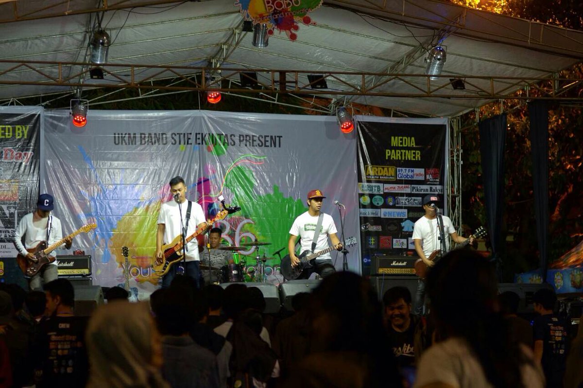 Cosmic Clothing tweet media