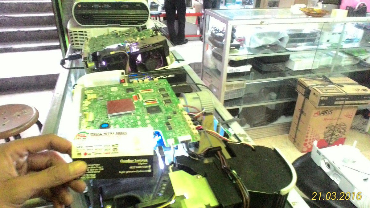 Ucox249's tweet photo. Running projector all technologi LCD #MunBogaMilik service projector murah https://t.co/CX5tYhPqfm