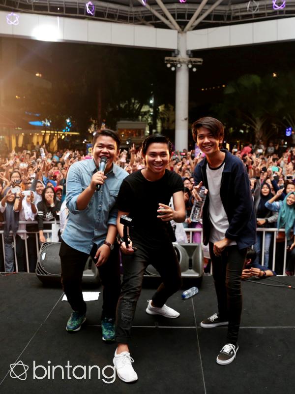 .<a href="/CJRisCJR/">CJR</a> Pukau Penonton dengan Penampilan Enerjik di Konser #Bintang3Generasi  bintang.com/photo/photo/cj…