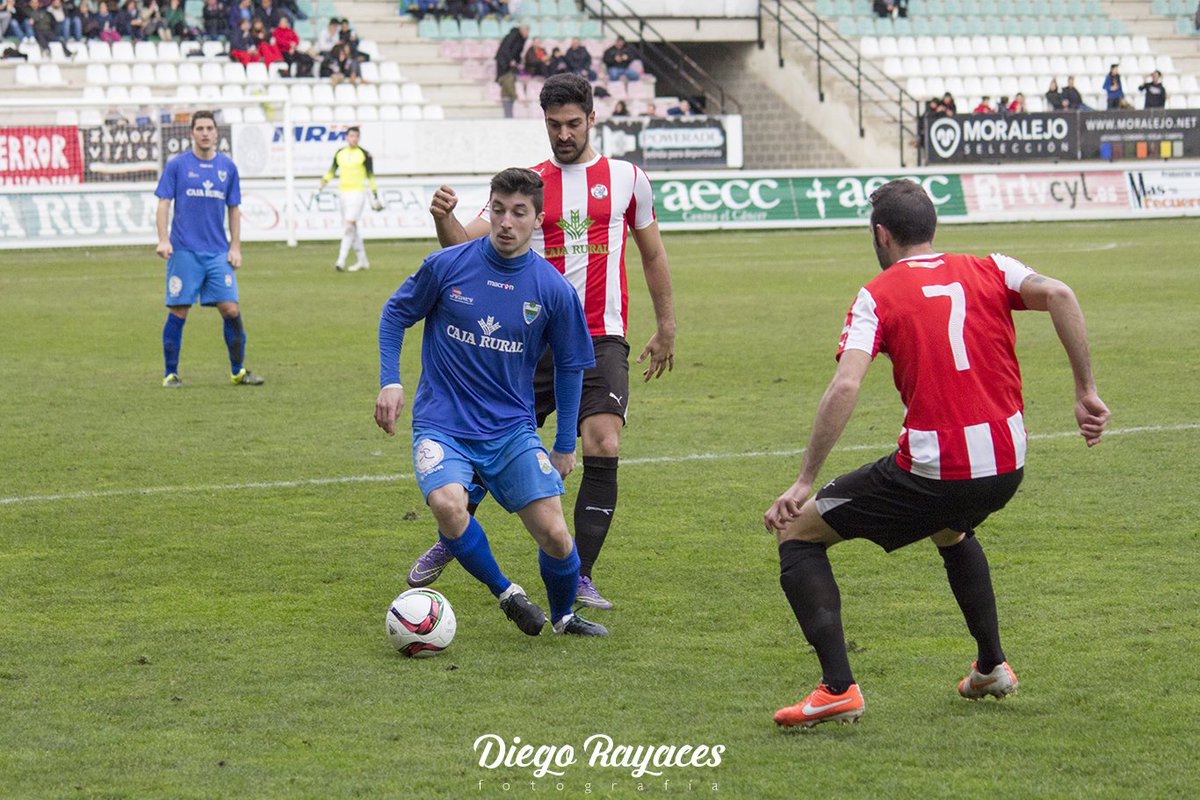 AtcoTordesillas's tweet photo. El que la reparte con más clase en el medio campo cumple 24 primaveras. ¡Felicidades @Victor_Martin92 ! https://t.co/dTIp8sxNPp
