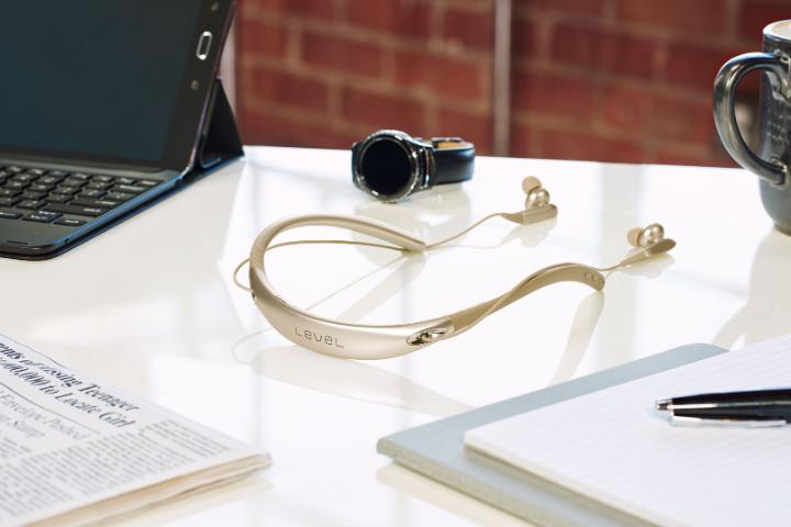 SamsungSAUDI's tweet image. Daily essentials. 
#LevelU #SamsungLEVEL  #GearS2