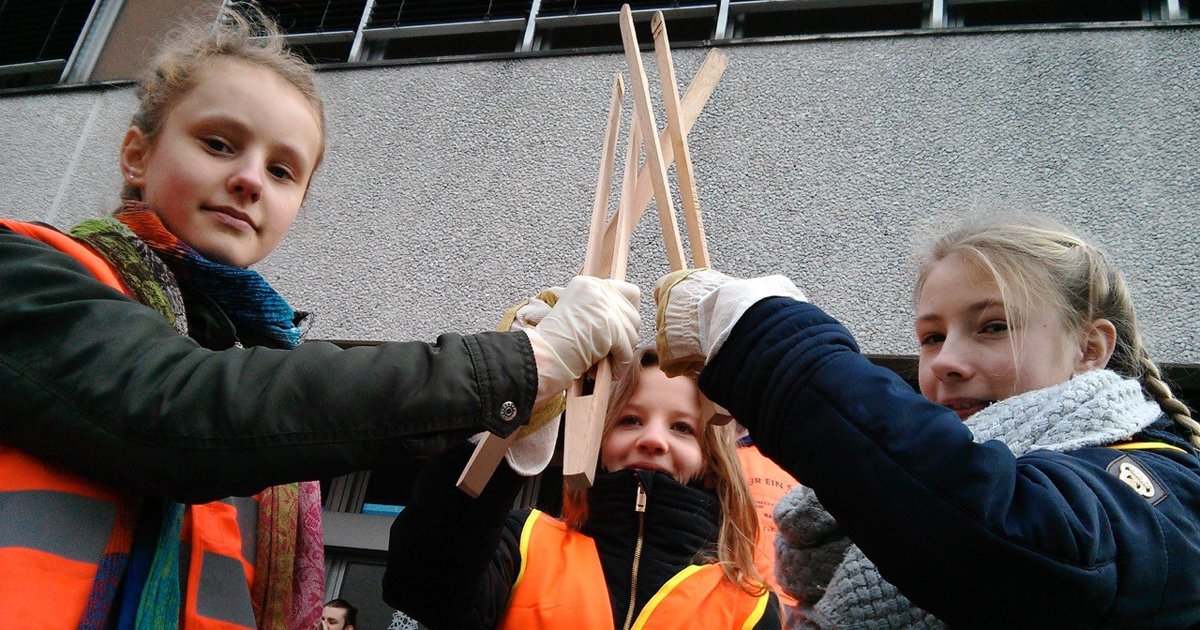 250 Helfer bei "Sauberhaftes Kassel" Aktion. Abfalldezernent Nolda lobt Umwelteinsatz bit.ly/sauberhaftKS (mic) https://t.co/NpLoY33k6X