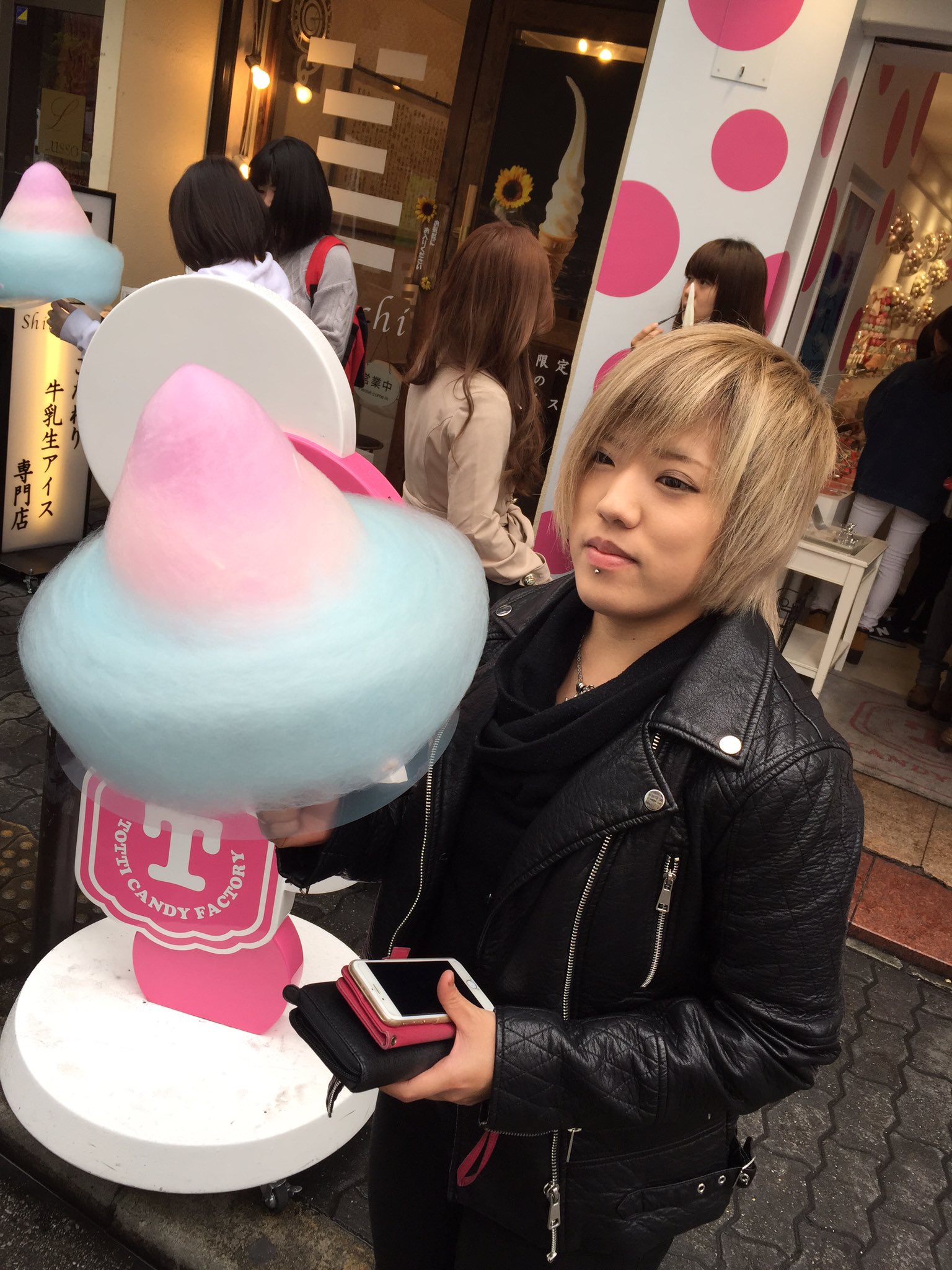 じゅん アメ村の巨大わたあめ 味は普通でした O T Co 6pwsb9no8d じゅん アメ村の巨大わたあめ 味は普通でした O T Co 6pwsb9no8d