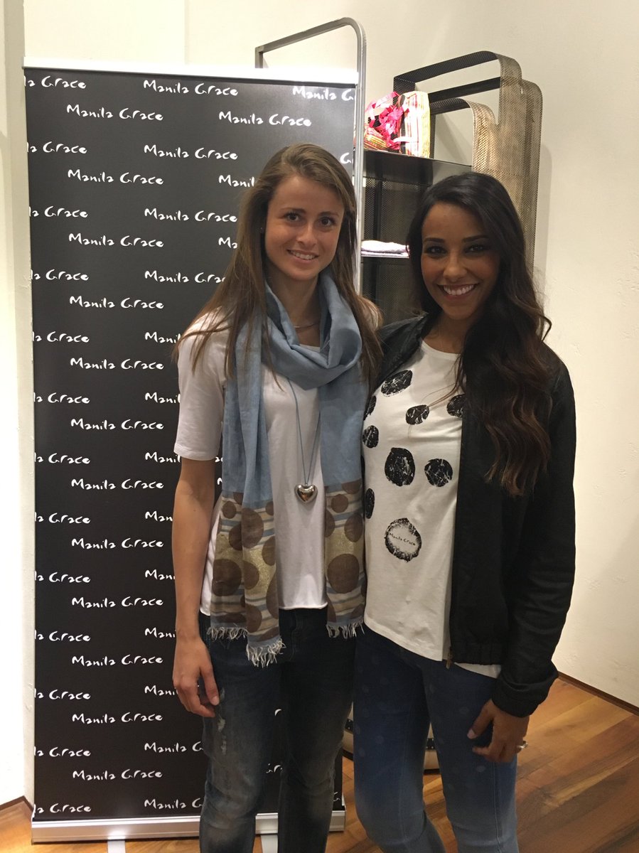 martabechis's tweet image. Memories of @Manila_Grace #smilelab event in #Milan with @JulyMoreira82 ! 😊 #chisaridereèpadronedelmondo