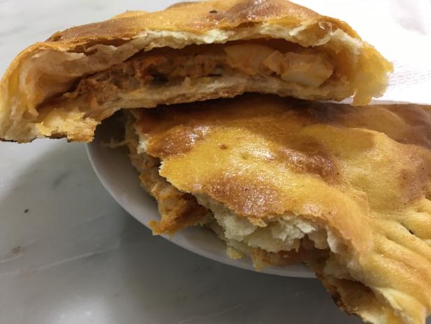 In viaggio verso il Pollino, pausa pranzo con un calzone....