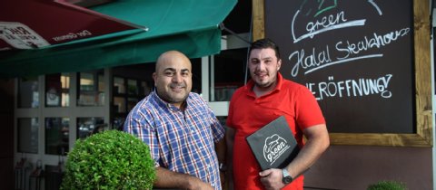 OnlineMagazin's tweet photo. Frankfurt-Nordend: Erstes Halal-Steakhouse in Deutschland. https://t.co/gqzUDIL9k6 https://t.co/HRpcWnzEqy