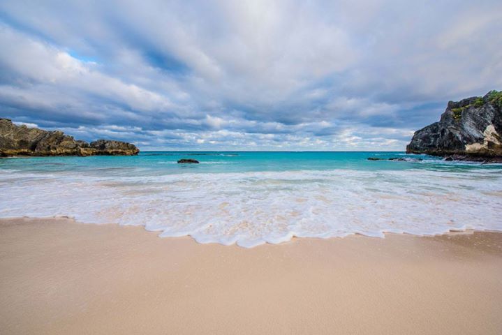 RelaxInCayman's tweet image. CaribbeanInfo: On any given day, find a little Bermuda beach and call it your own ! bermudadotcom #bermuda #bermud…