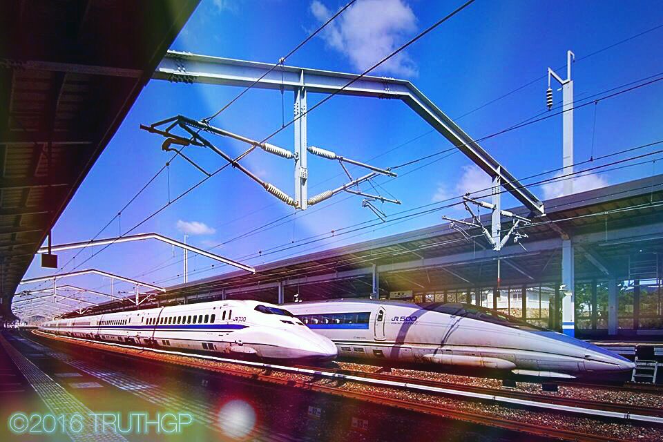 truthgp's tweet photo. 今日の #JR700 #JR500 コラボ🚄 やはり影の位置が微妙💦 #500typeEVA https://t.co/eSiji6YQ0p