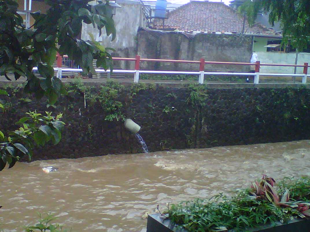 Ada juga pencemaran lingkungan hidup di wil <a href="/Polsek_Kircon/">Polsek Kiaracondong</a> sdh di laporkan,pak <a href="/ridwankamil/">Ridwan Kamil</a> Tak begitu respek