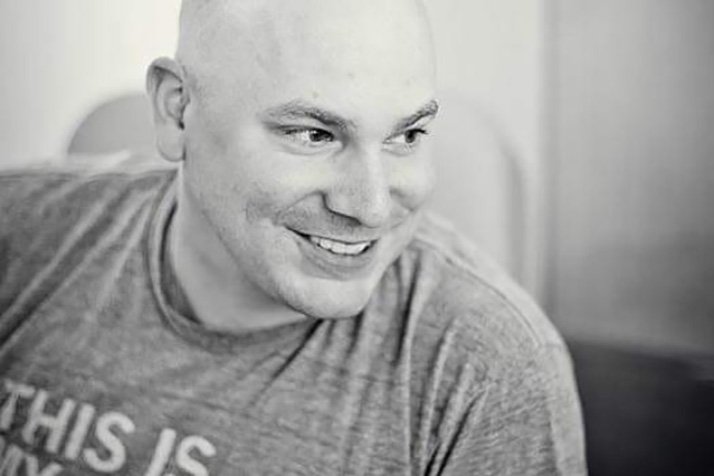 JohnsonCntyPost's tweet photo. With news that tumors have shrunk by half, SME grad Tim Grimes takes time to celebrate https://t.co/IVikVu7tWR https://t.co/01XMgbUrqi