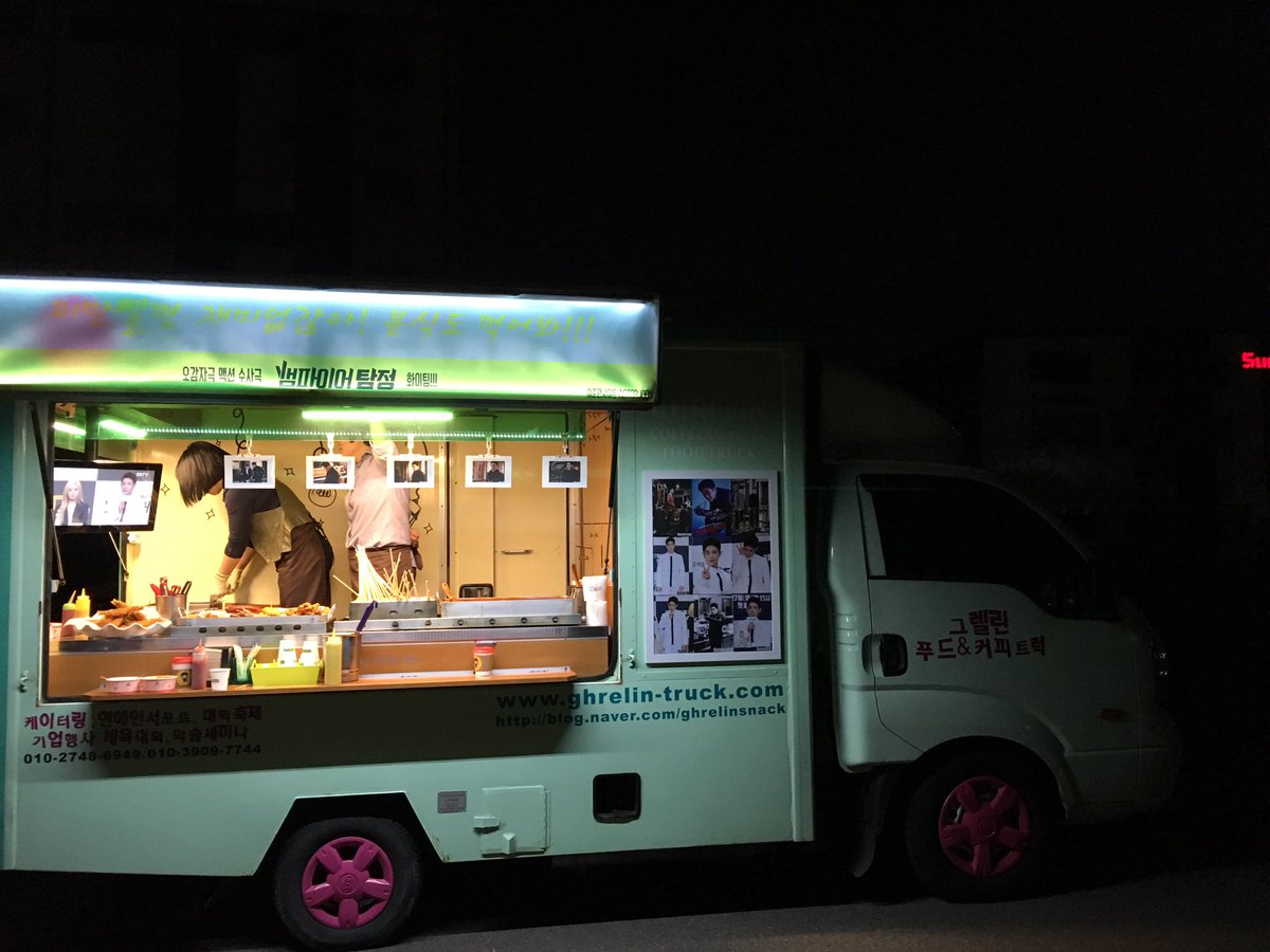 actorjooon's tweet image. 뱀파이어탐정 2차 분식차 서폿중...인기만점 왕새우튀김 불티나게 나가는중입니다