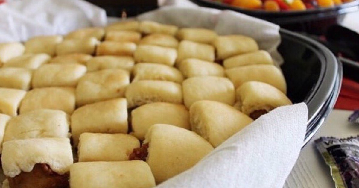 ChickfilAStPete's tweet photo. It's a #ChicknMini type of Monday! 😊 https://t.co/nC2JLS29fS