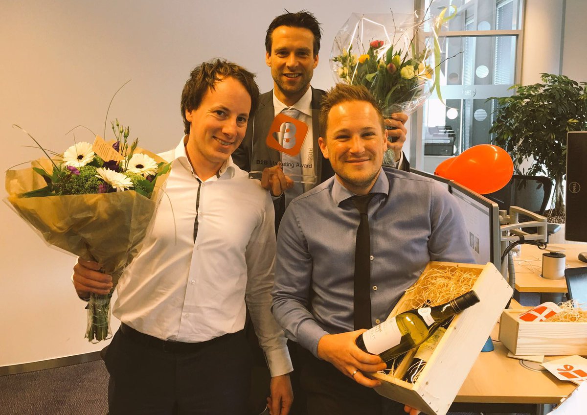 Bedankt <a href="/MediaticPR/">MediaticPR</a>, @Gladior en @TripleDoubleNL voor de felicitaties en cadeaus voor de #b2bnl award