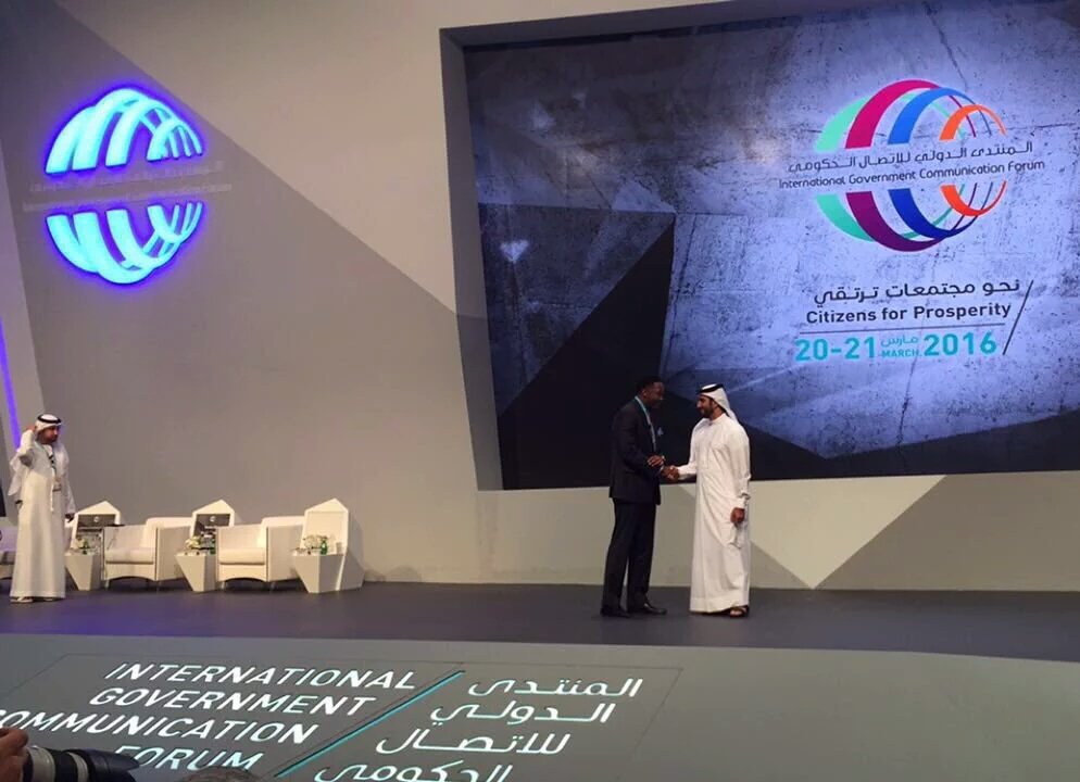 Sharjahnews's tweet photo. سلطان بن أحمد القاسمي، يكرم المشاركين في اليوم الثاني من المنتدى الدولي للإتصال الحكومي.
#igcf2016 https://t.co/j8ZcNIXiFu