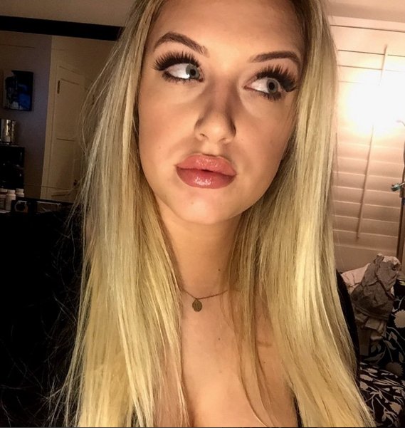 stassielbaby's tweet photo. @harrxstylsx Yo cuando tú te la pasas dando rts a morras encueradas y dices que estan re buenas https://t.co/AywLZRYTYG