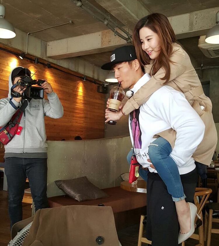 [PIC][21-03-2016]SeoHyun ghi hình cho chương trình "Running Man" vào hôm nay CeEDAEUUYAAdo3x