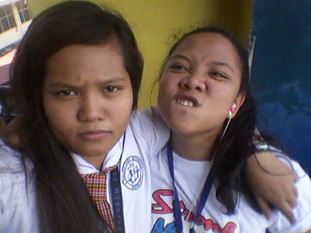 jeksnakaryo's tweet photo. That "galangin nyo naman kami" face. 😂 #nofilter #mayilong @kkamjonginaa 😝😝😝 https://t.co/SQmvIDNWCd