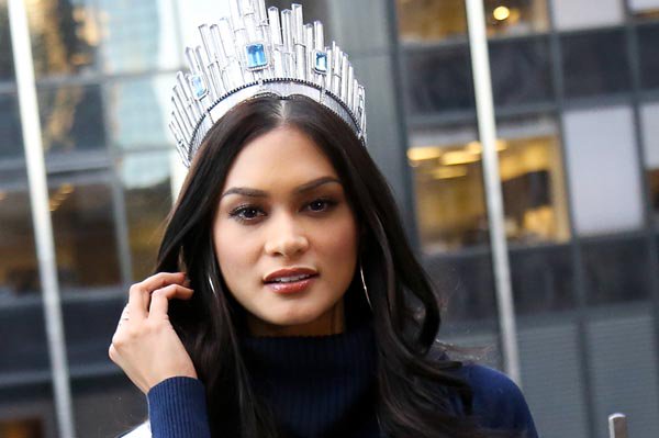 ChismosangKB's tweet photo. Pia pngbawalan ng magpost ng litrato ni Dr. Mike sa social media #PiaMike 
Read more: https://t.co/oI4v1z0Tu6 https://t.co/9ec698jTnt
