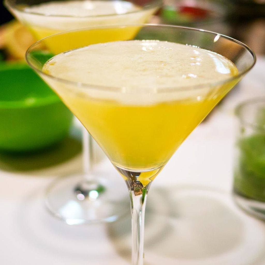 ABetterCocktail's tweet photo. Lemon Drop Martini cocktail—find out how to make it! 
https://t.co/YgV7Wi2W0E  #lemondropmartini #mar… https://t.co/0mPcdD24Ch
