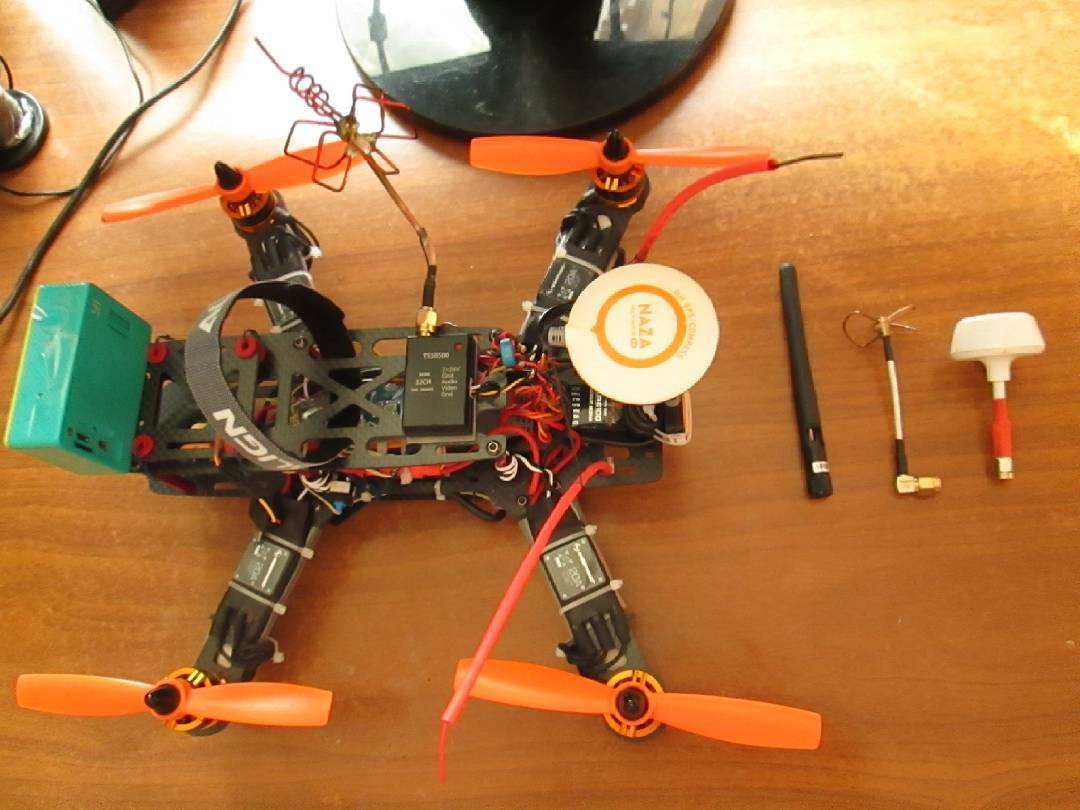 Funwith_drone's tweet photo. by @michael_moscow_fpv Crazy handmade 5G8 omnidirectional biquad antenna | #carbon #carbonfiber #quadaddict #quadco… https://t.co/HR86LsaC9S