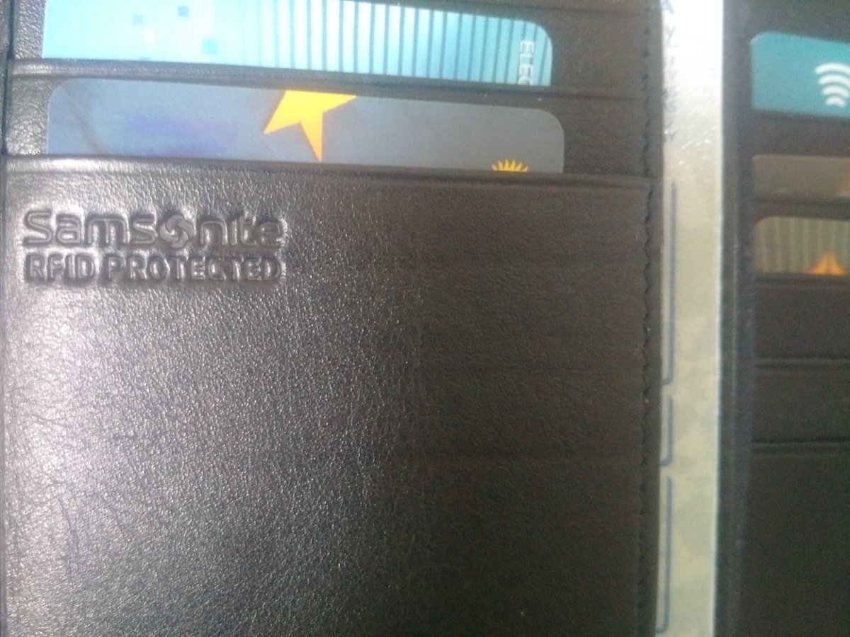 michal_labocha's tweet photo. Bezpieczeństwo kart zbliżeniowych to także ich przechowywanie np. w spec portfelu #RFIDProtected ;-) https://t.co/FFMUrNo4M4